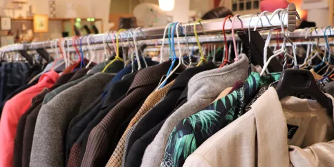 portant de vêtements