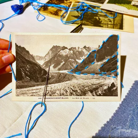 Broderie sur carte postale
